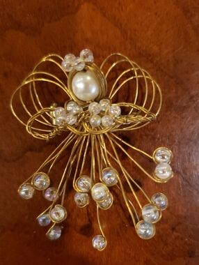 Elegant Gold and Pearl Angel Brooch